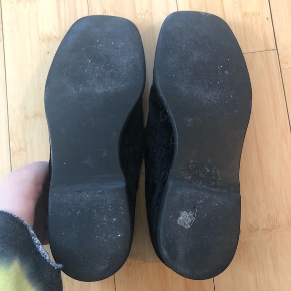 Gucci Black Crushed Velvet Logo Loafers - Picture 5 of 6